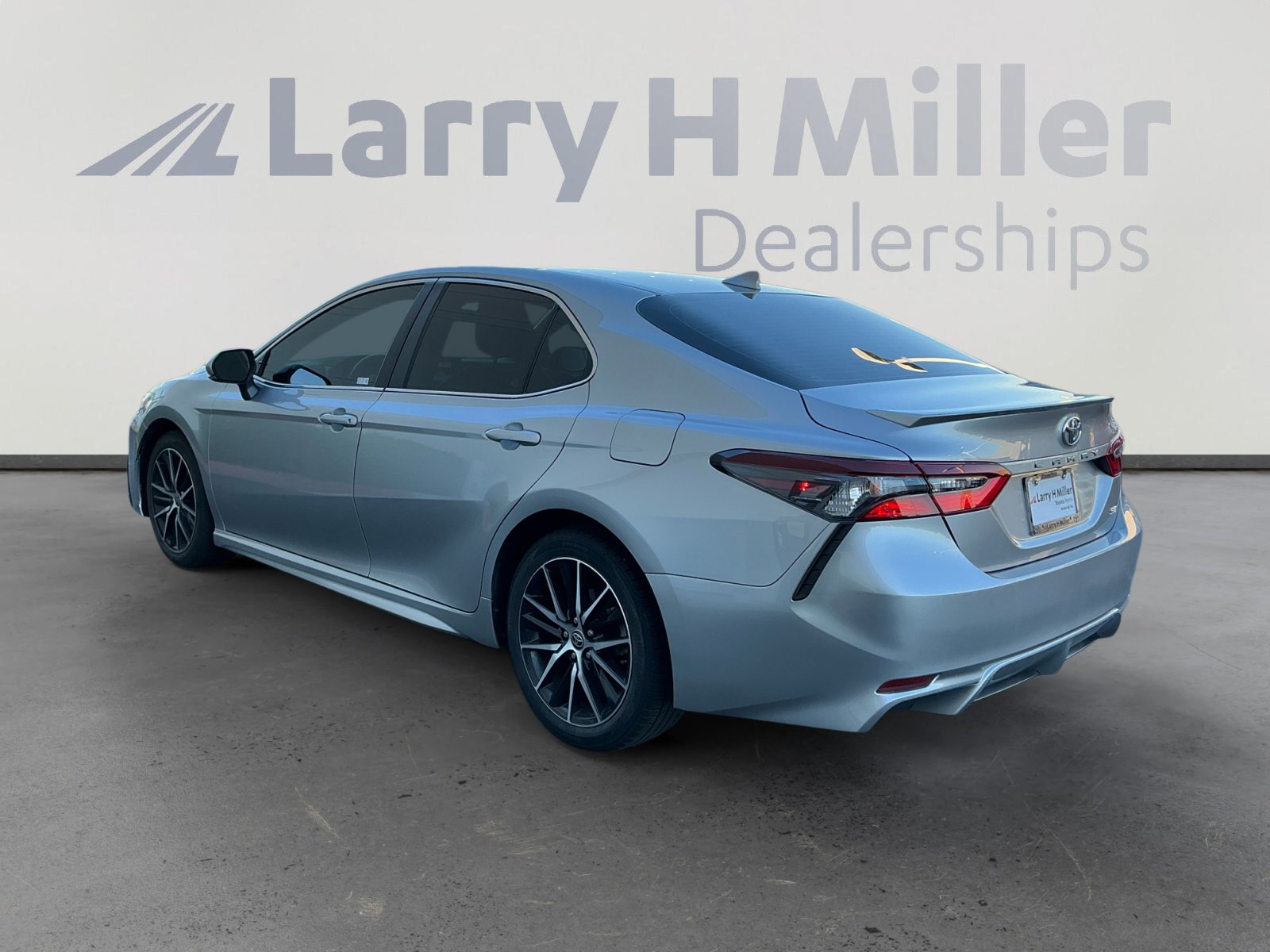 2023 Toyota Camry SE photo 3