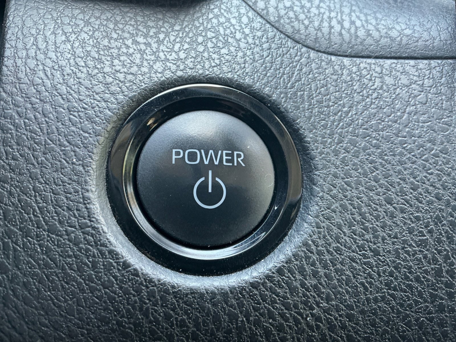 2025 Toyota Camry LE - Photo 29