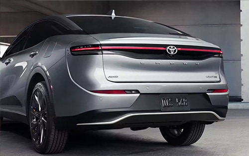 Toyota Crown Limited exterior rear angle image