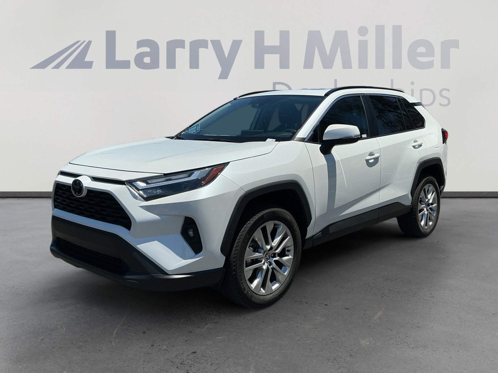 2025 Toyota RAV4 XLE Premium FWD's photo