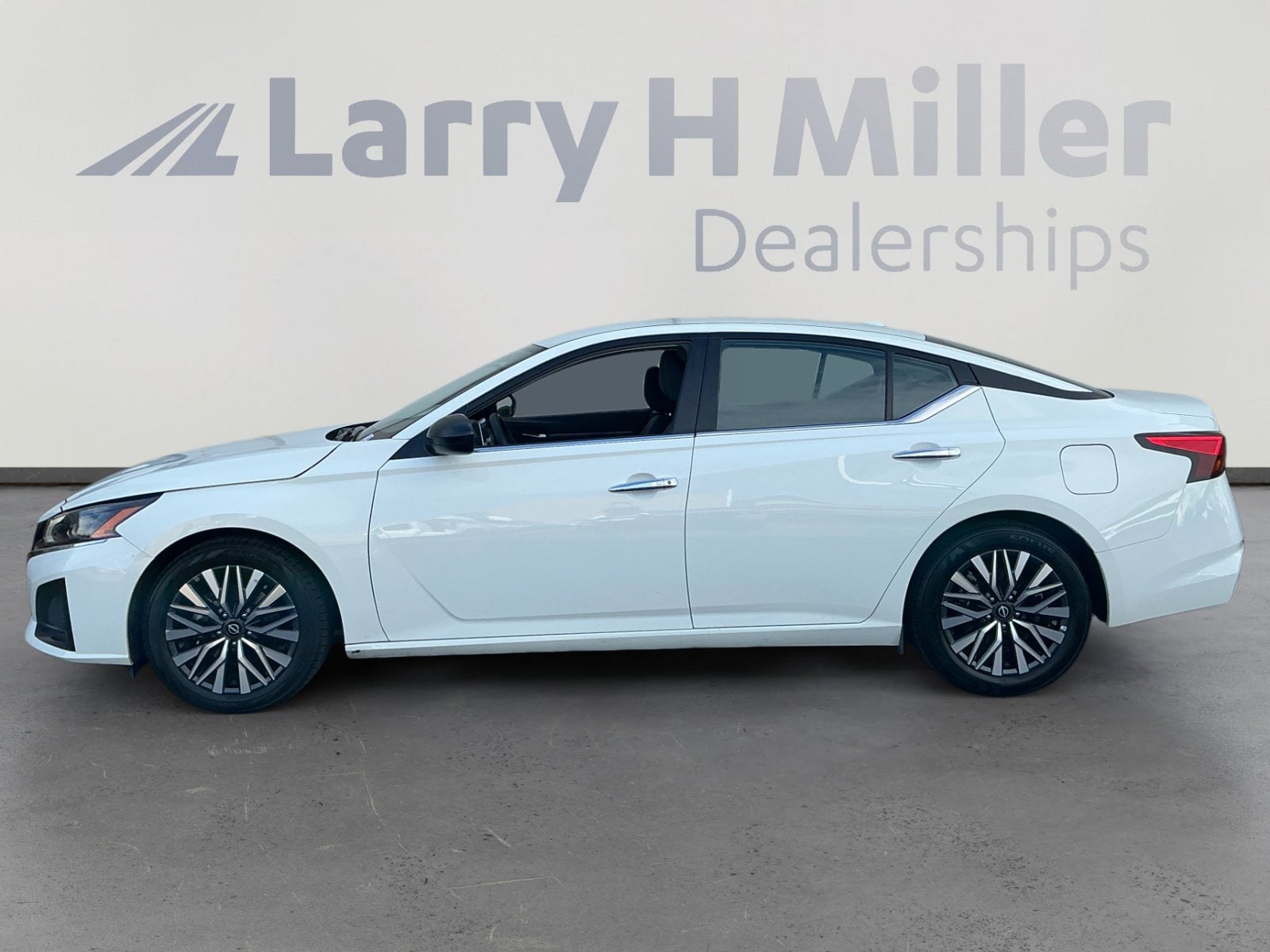 2025 Nissan Altima SV - Photo 3