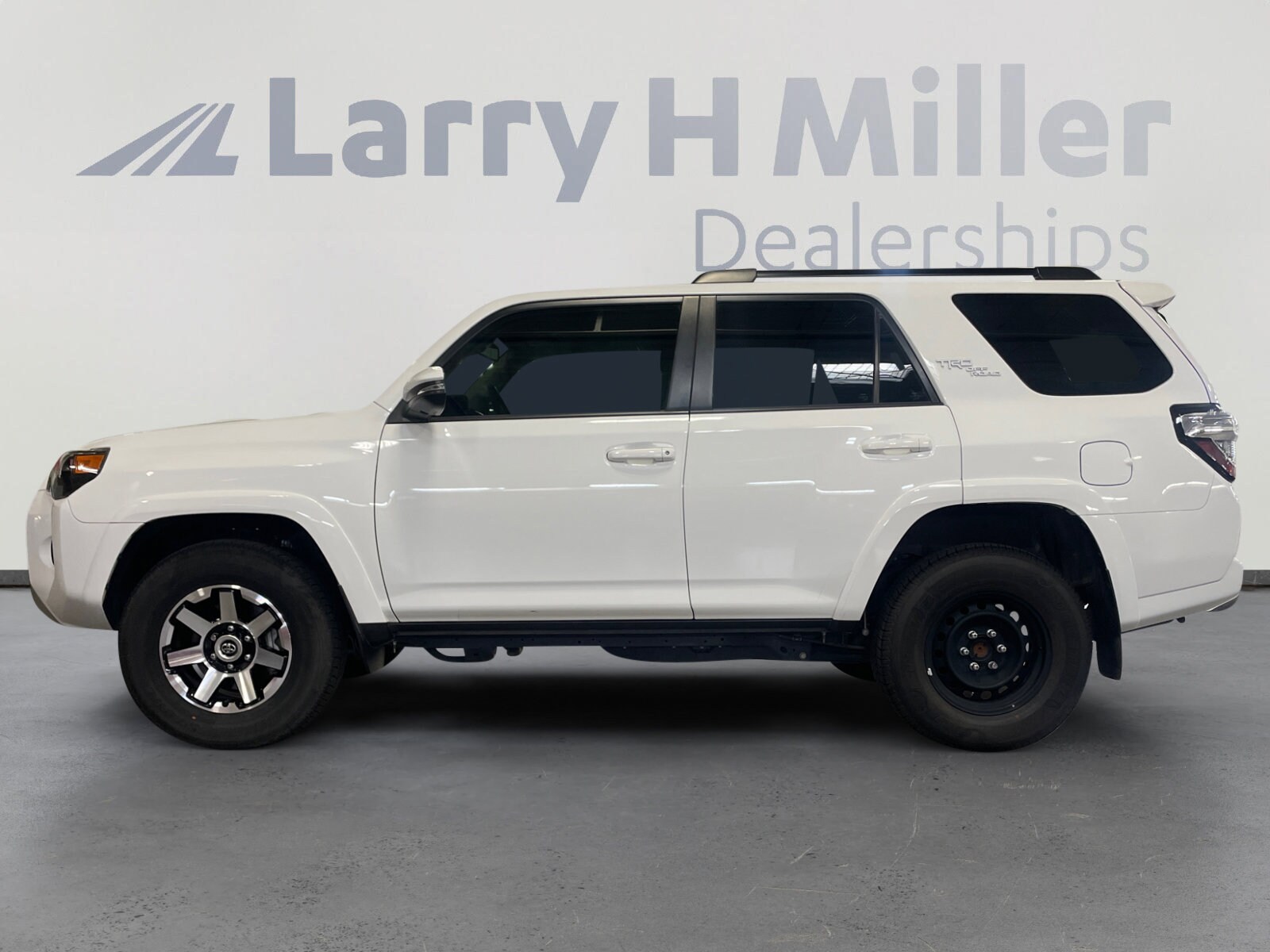 2023 Toyota 4Runner TRD Premium photo 2