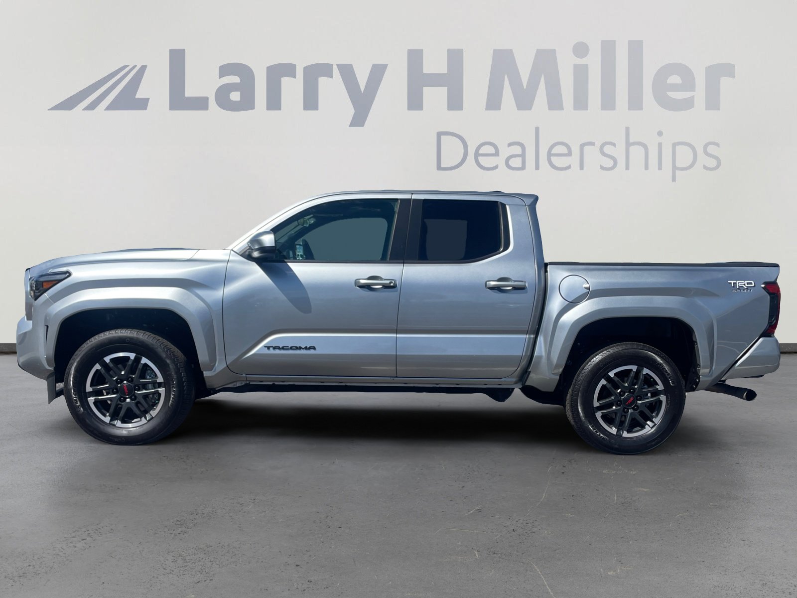 2024 Toyota Tacoma TRD Sport photo 2