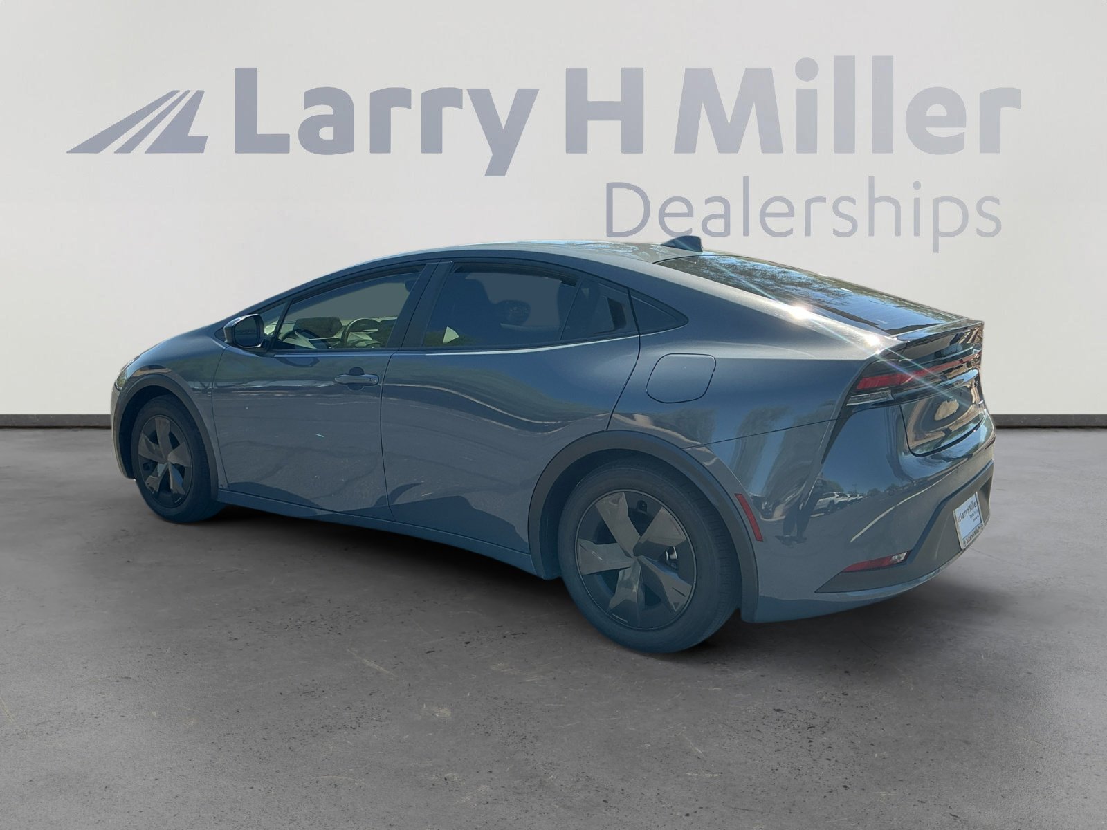2023 Toyota Prius LE photo 3