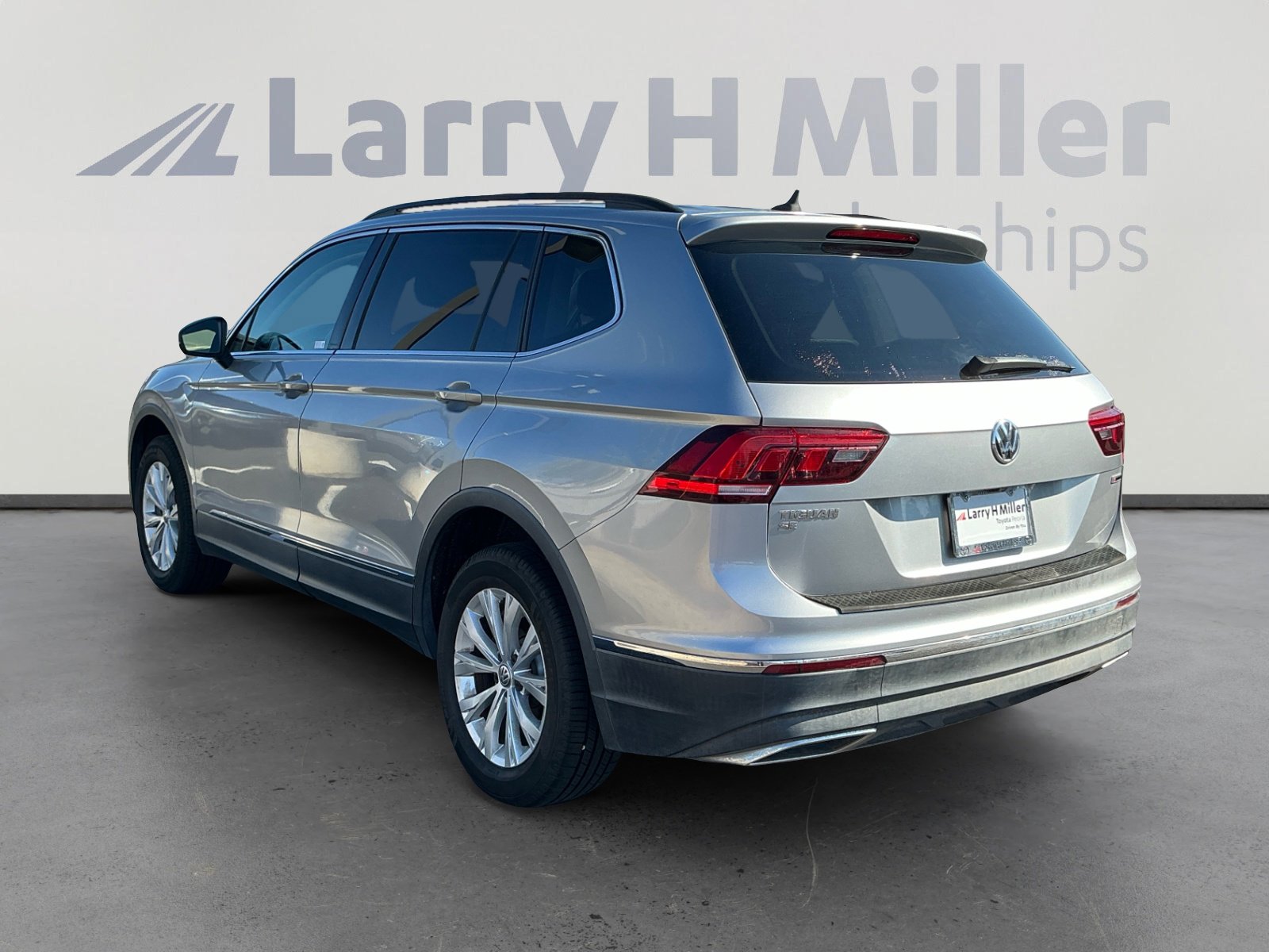 2021 Volkswagen Tiguan SE photo 2