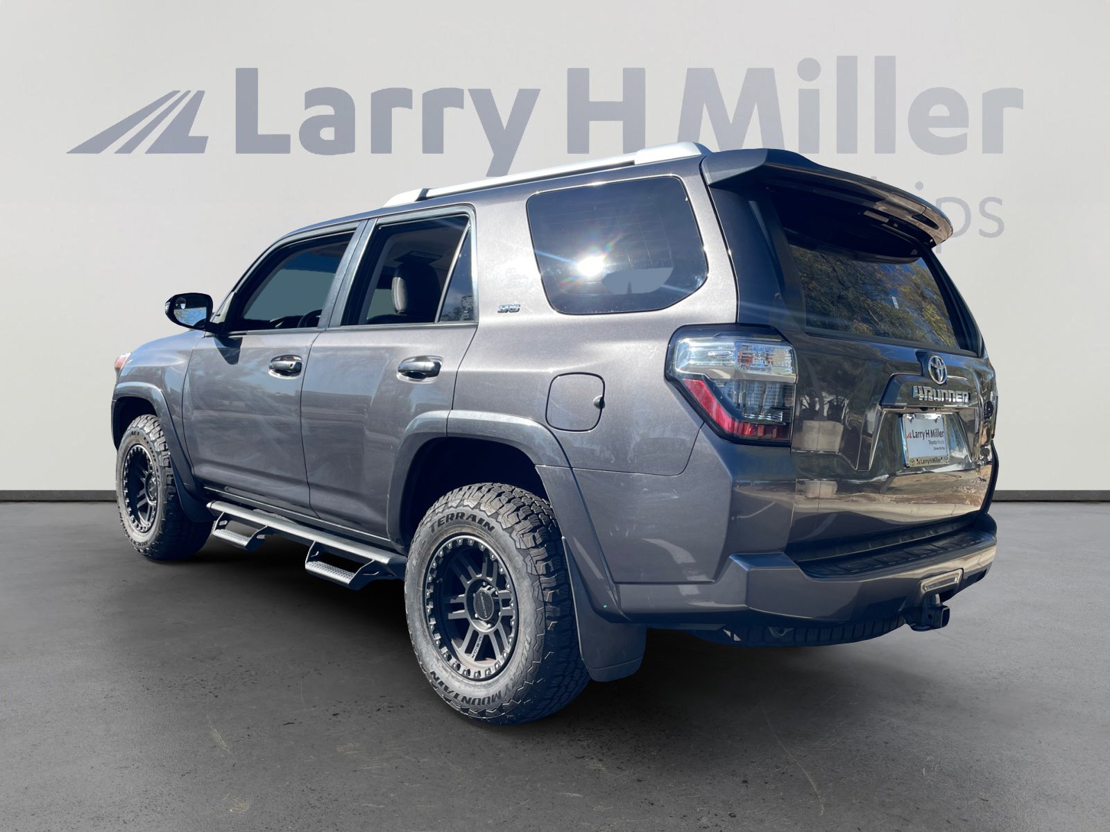 2018 Toyota 4Runner SR5 Premium photo 2
