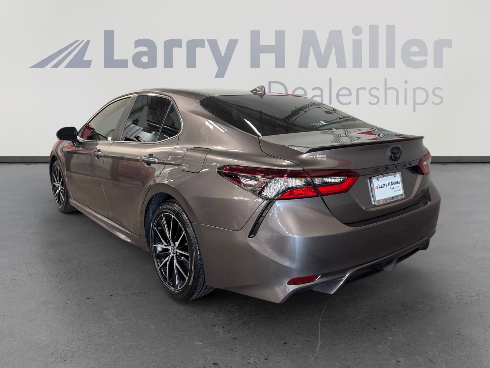 2024 Toyota Camry SE photo 3