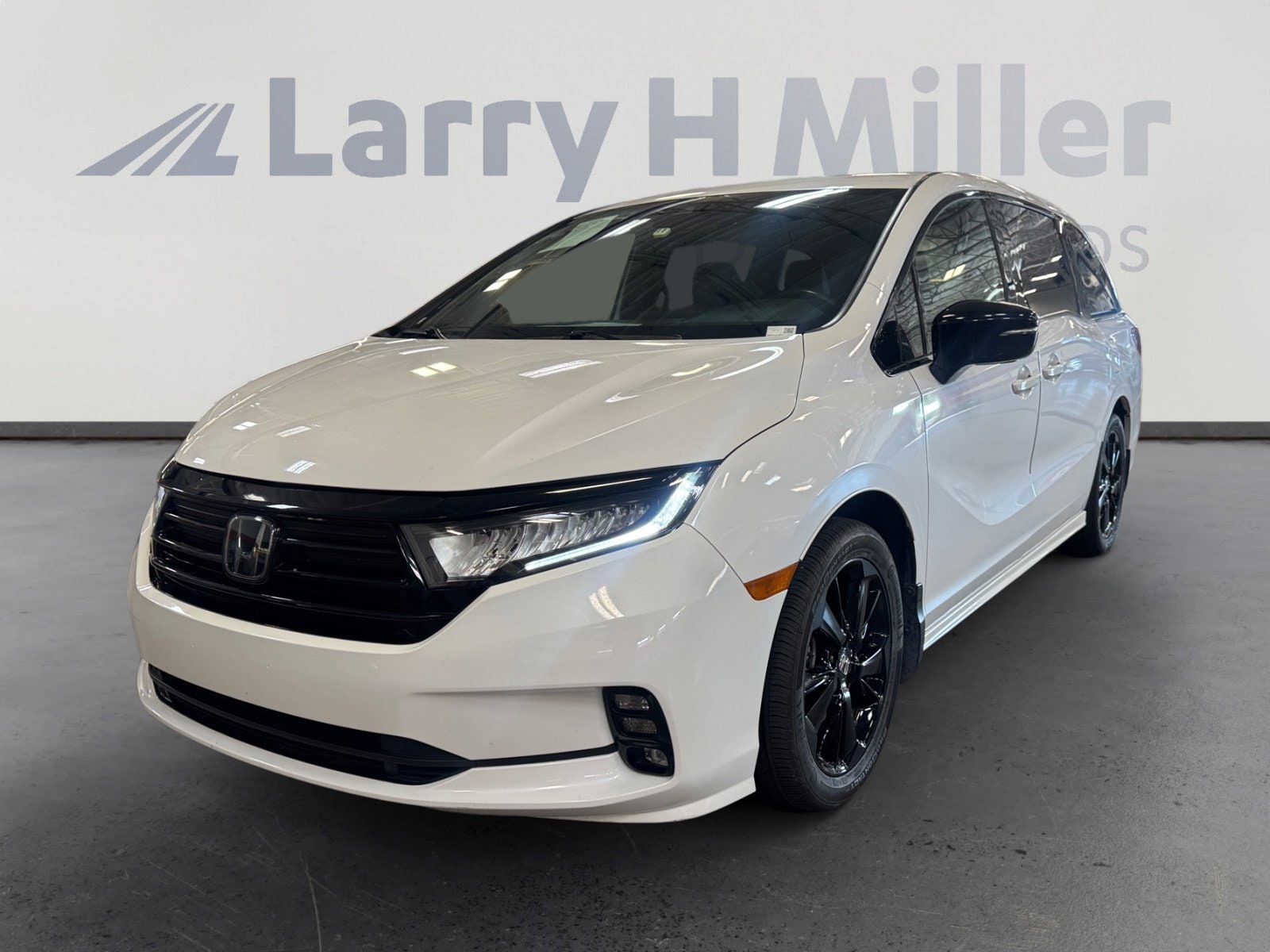 2023 Honda Odyssey SPORT's photo