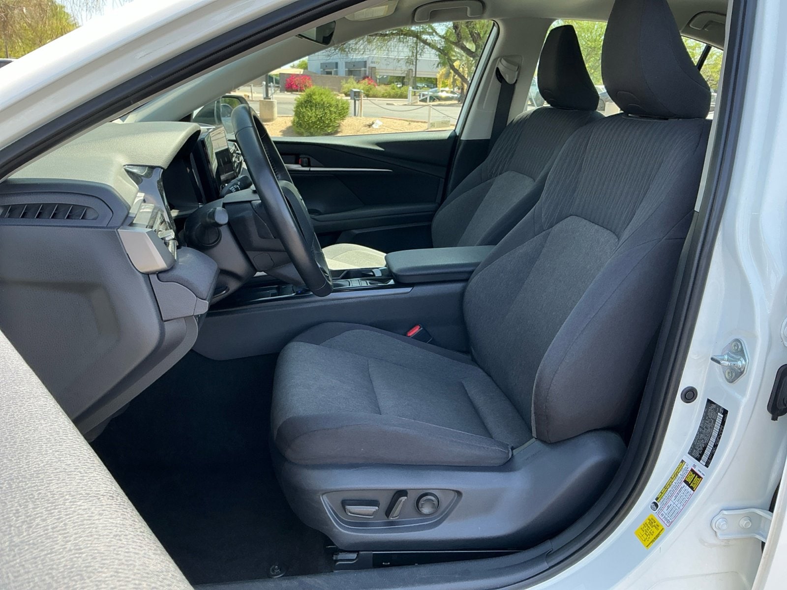 2025 Toyota Camry LE - Photo 15