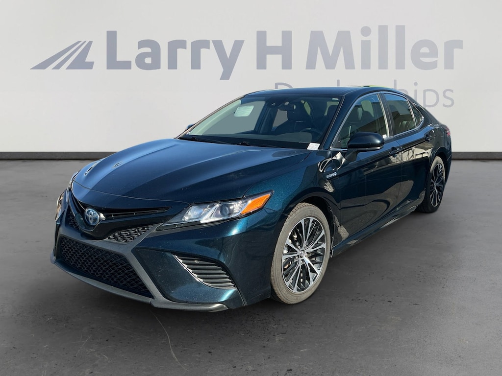 Used 2020 Toyota Camry SE Sedan