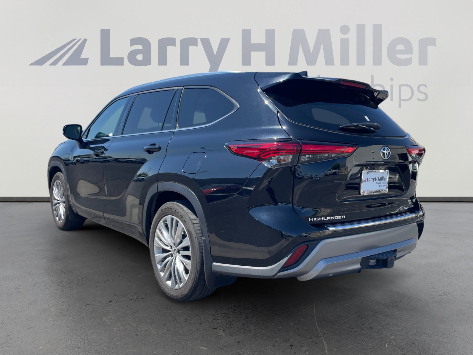 2022 Toyota Highlander Platinum photo 3