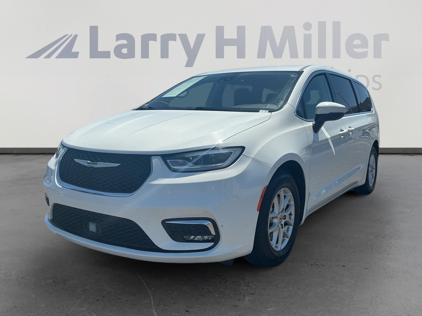 2023 Chrysler Pacifica Touring L's photo