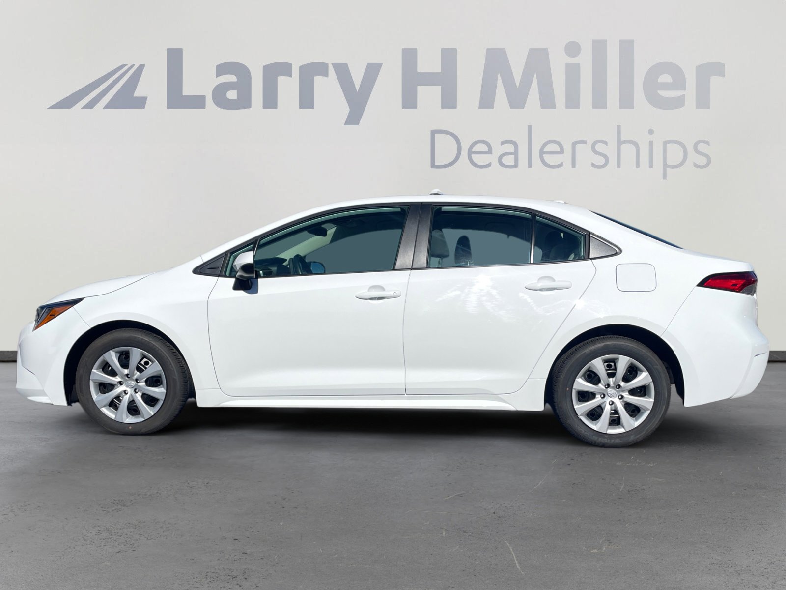 2025 Toyota Corolla LE photo 2