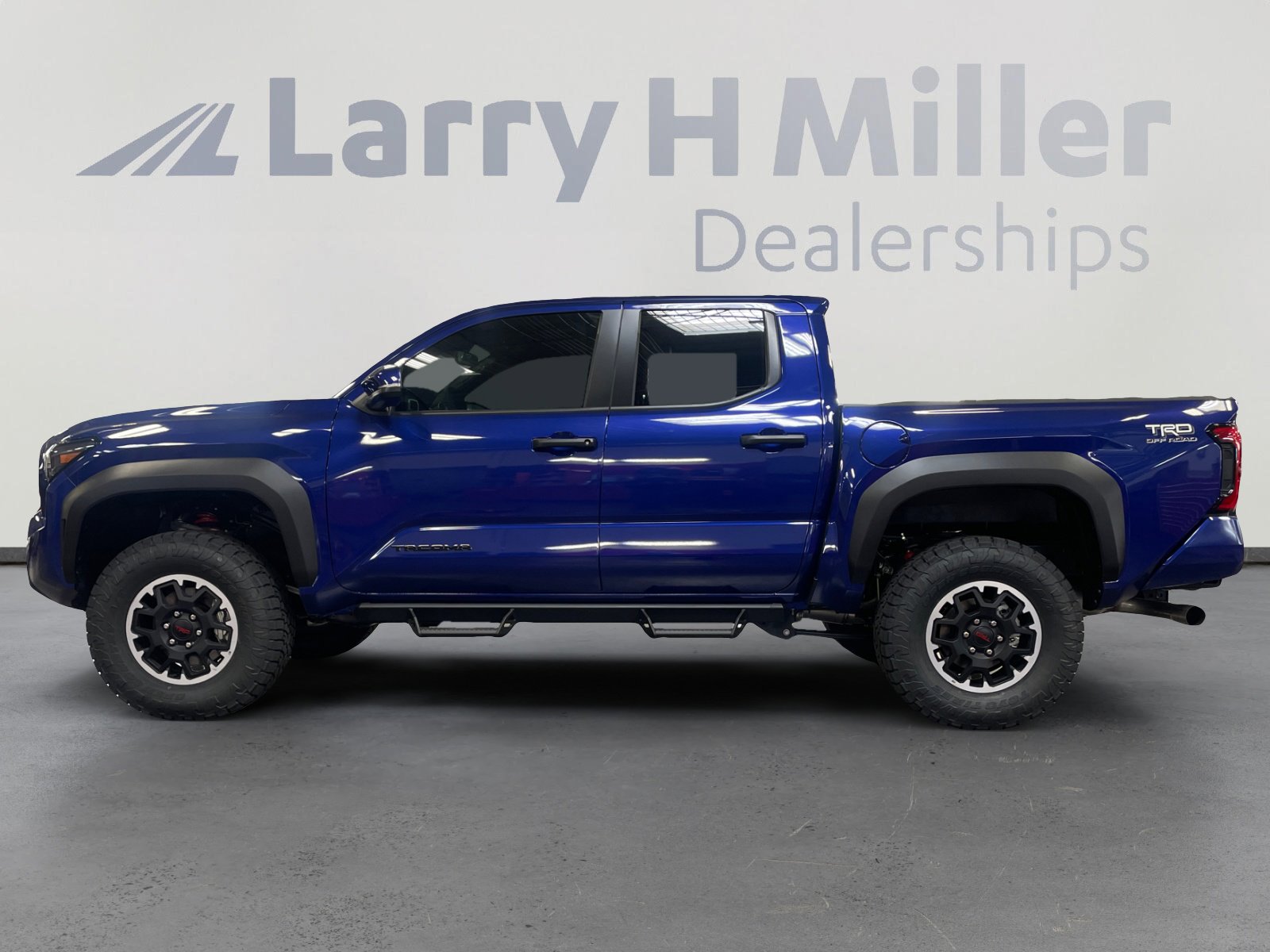 2025 Toyota Tacoma TRD Off-Road Double Cab photo 2