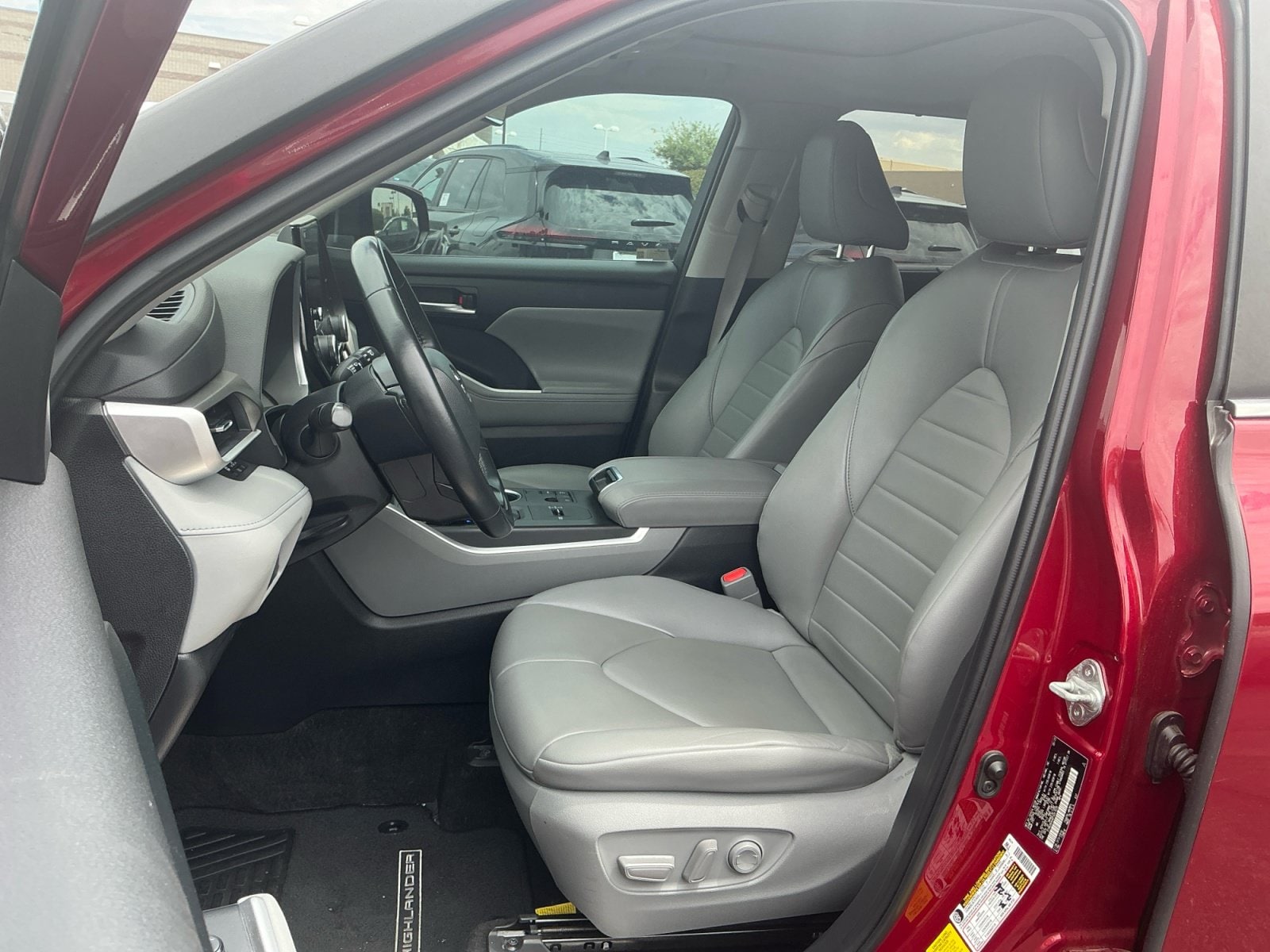 2023 Toyota Highlander XLE - Photo 15