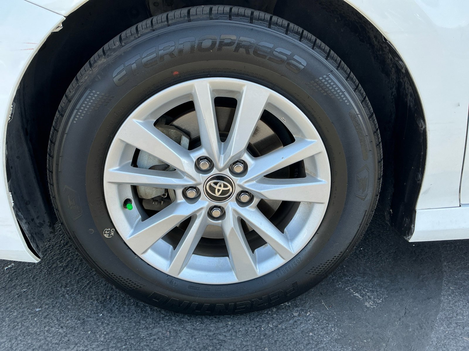2025 Toyota Camry LE - Photo 25