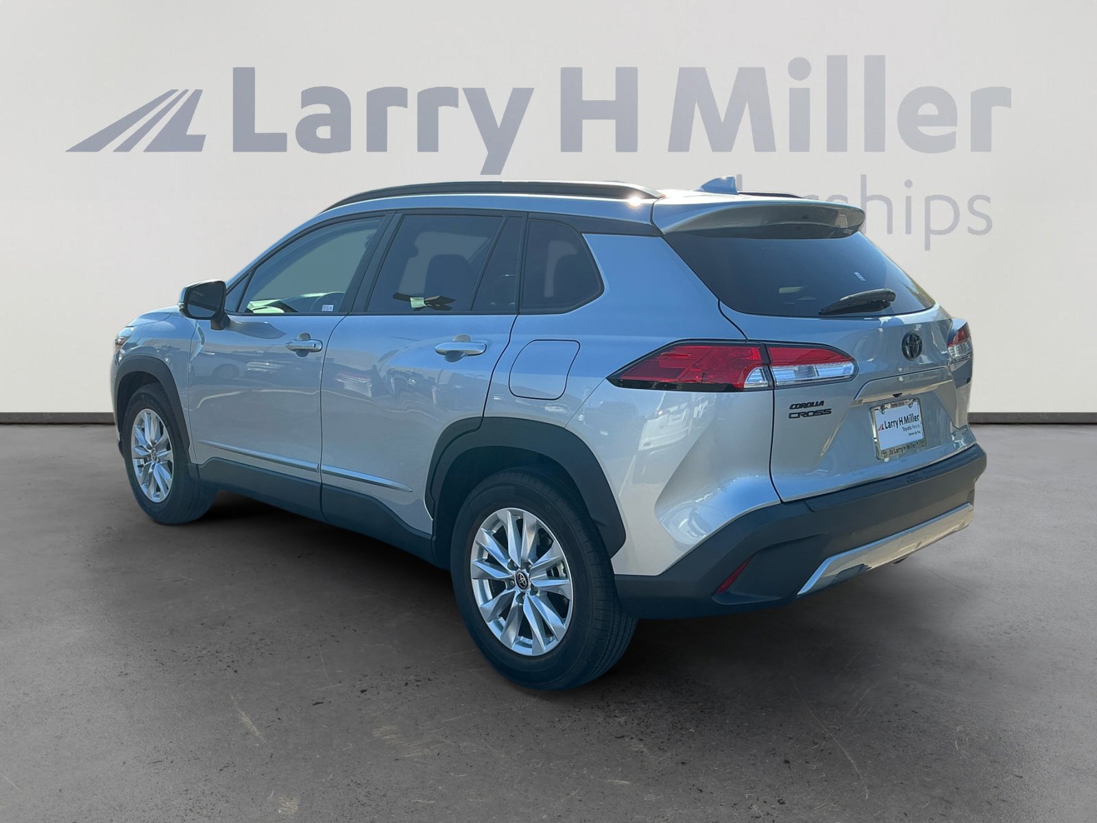 2022 Toyota Corolla Cross LE photo 3