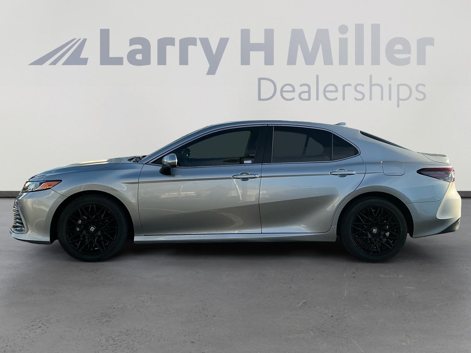 2023 Toyota Camry LE photo 2