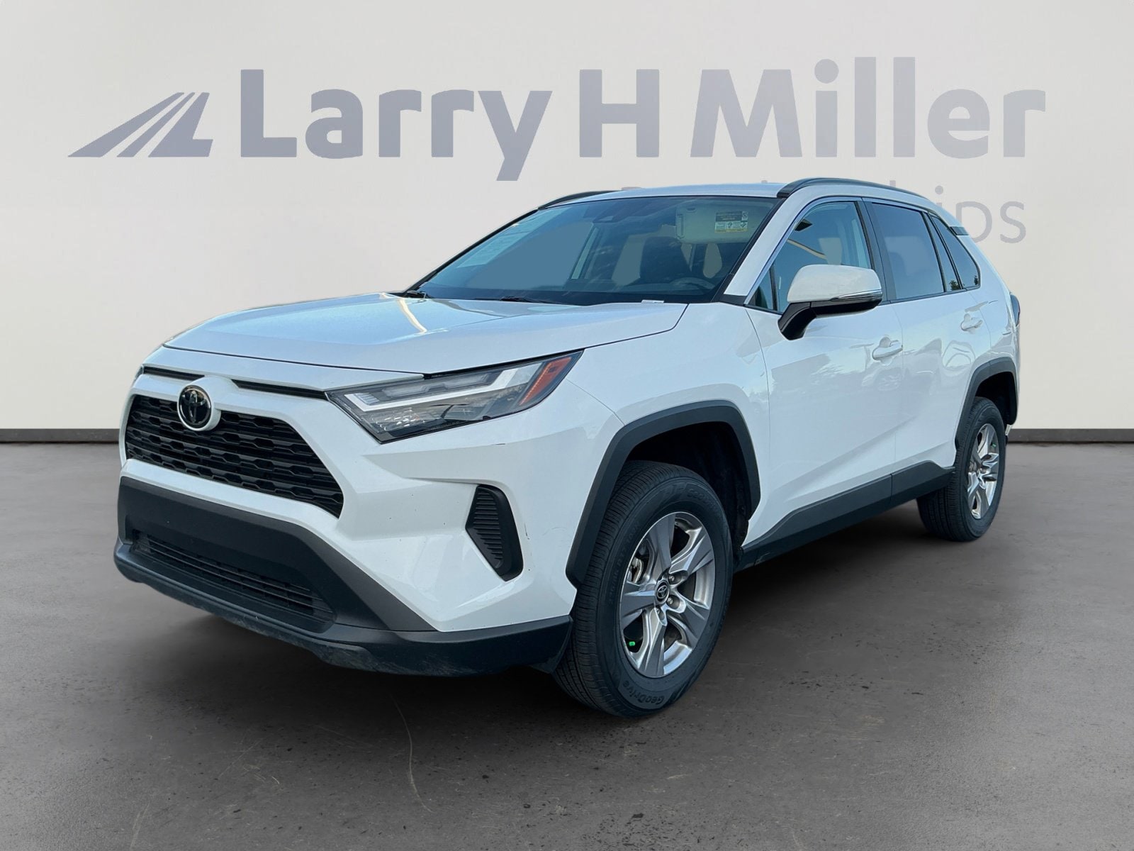 2025 Toyota RAV4 XLE FWD's photo