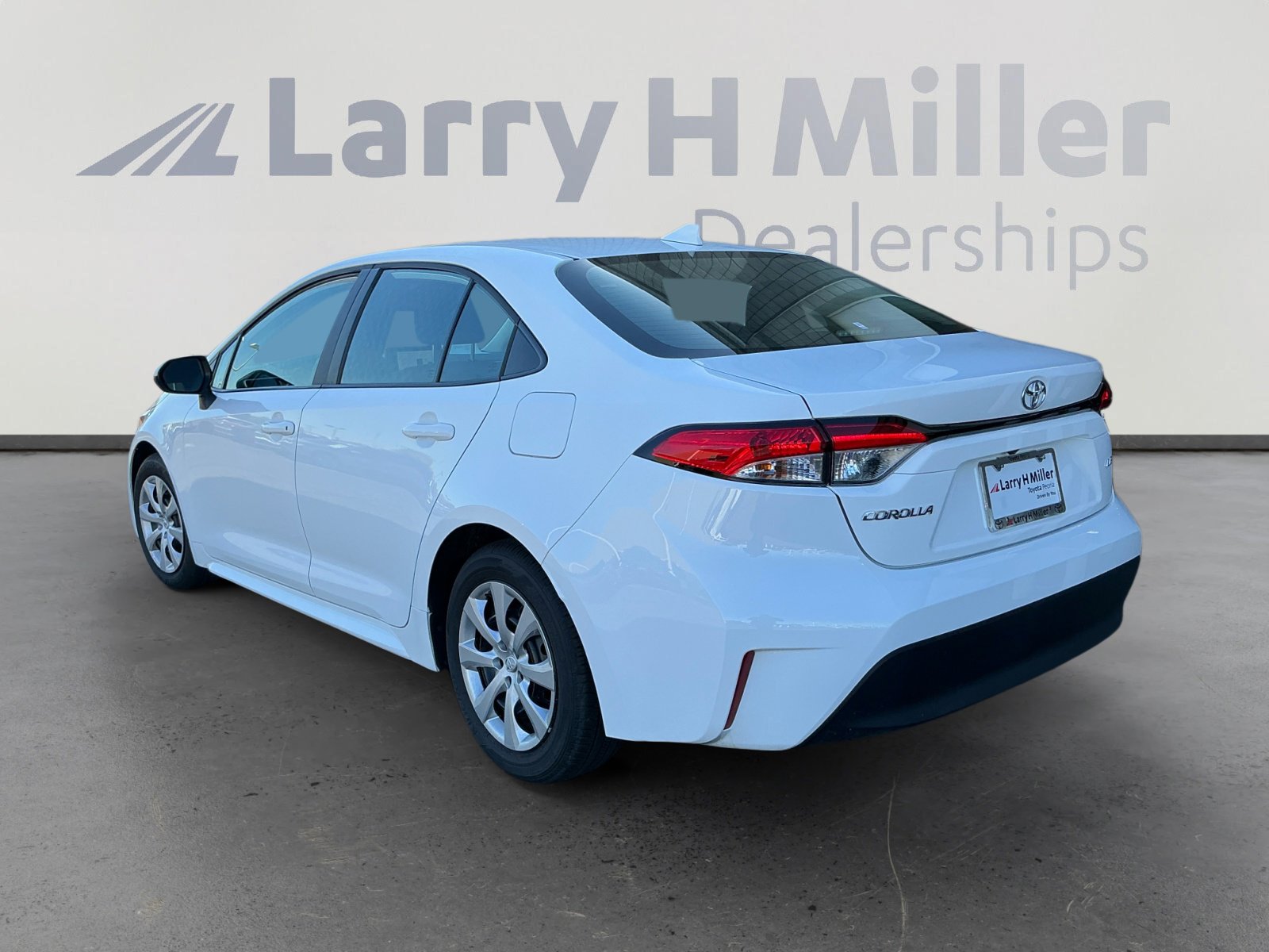 2025 Toyota Corolla LE photo 3