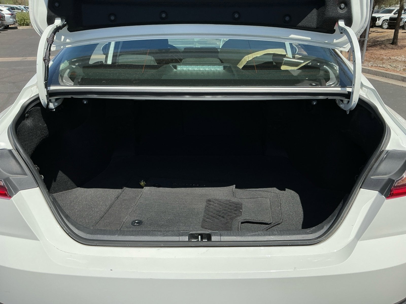 2025 Toyota Camry LE - Photo 32