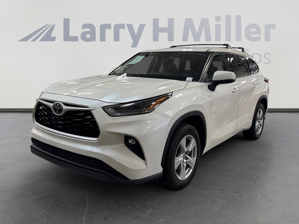 Used 2021 Toyota Highlander LE SUV
