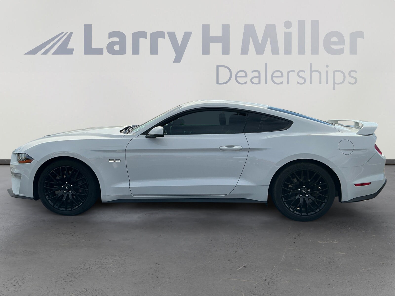 2019 Ford Mustang GT Premium photo 2