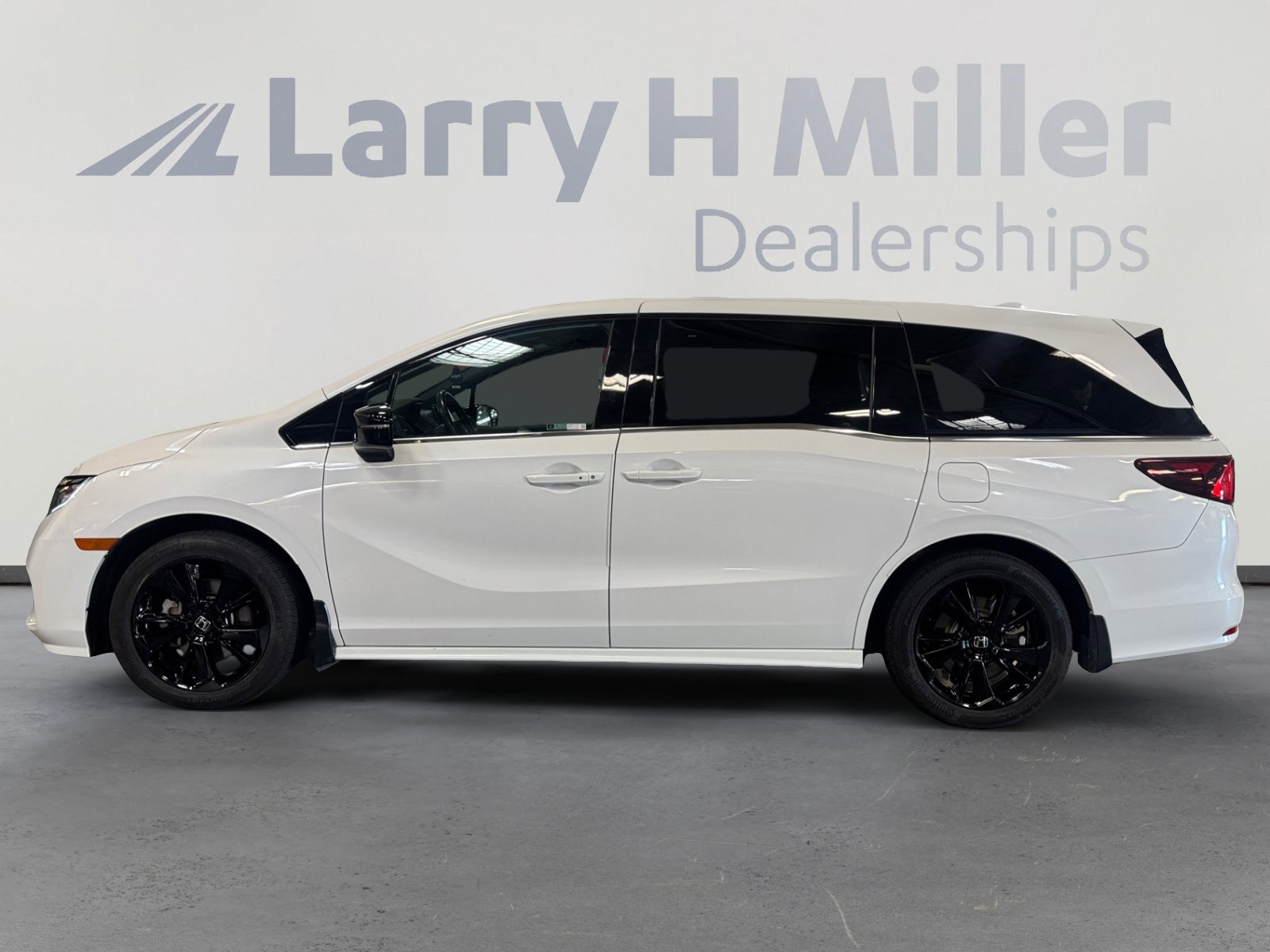 2023 Honda Odyssey Sport photo 2