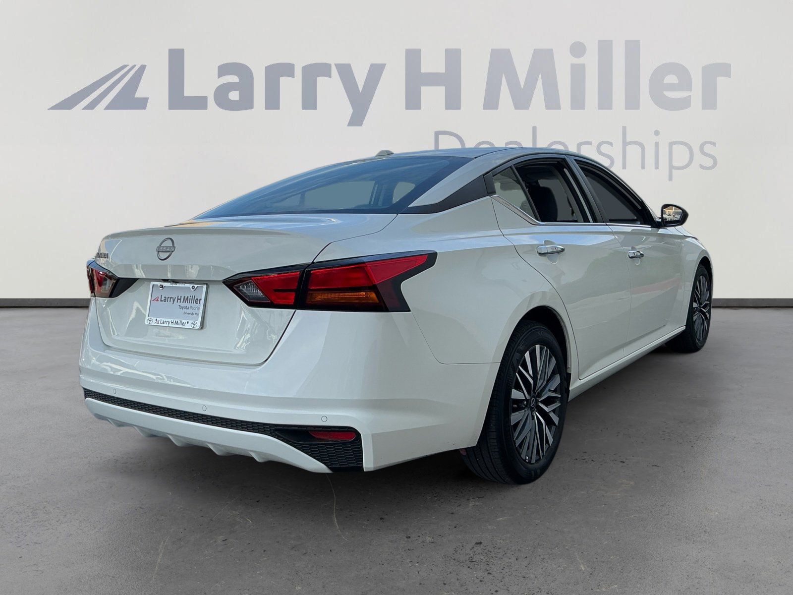 2025 Nissan Altima SV - Photo 6