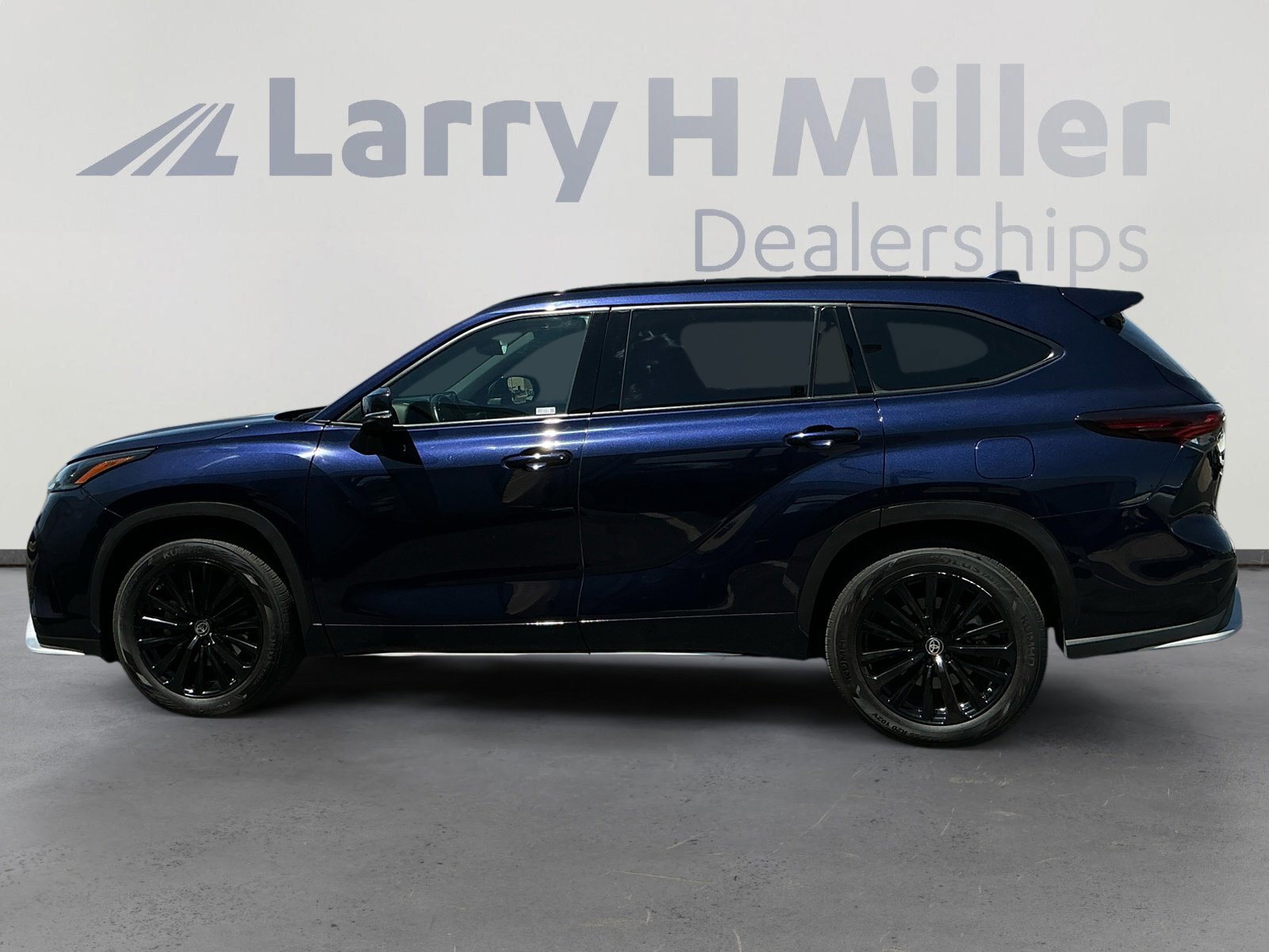 2024 Toyota Highlander XSE photo 2