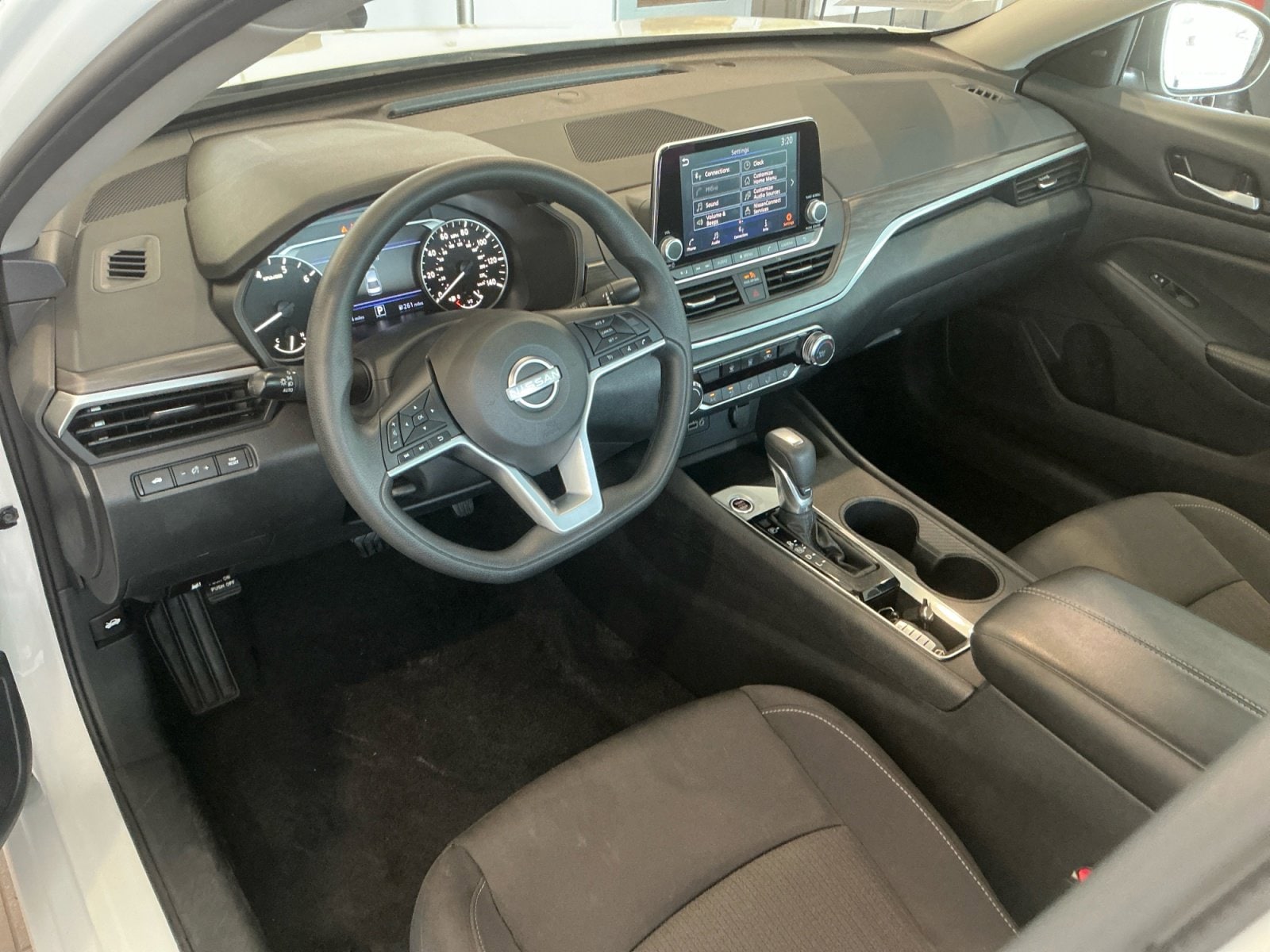 2025 Nissan Altima SV - Photo 21