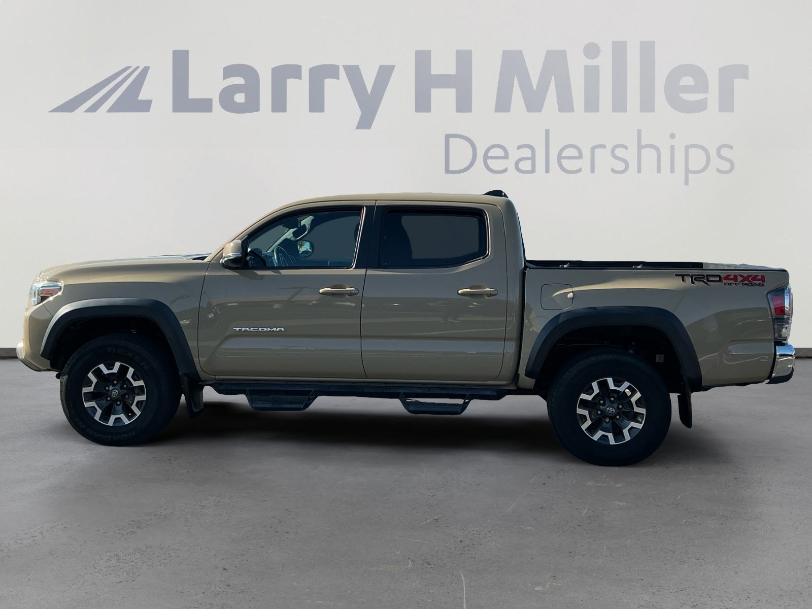 2020 Toyota Tacoma TRD V6 photo 2