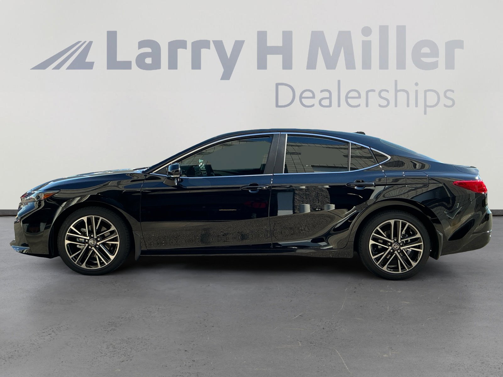 2025 Toyota Camry XLE photo 2