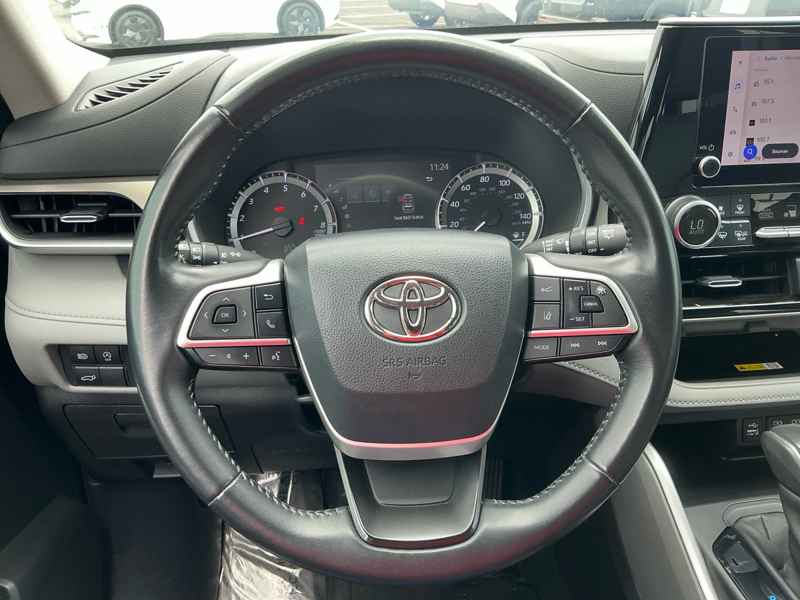 2023 Toyota Highlander XLE - Photo 10
