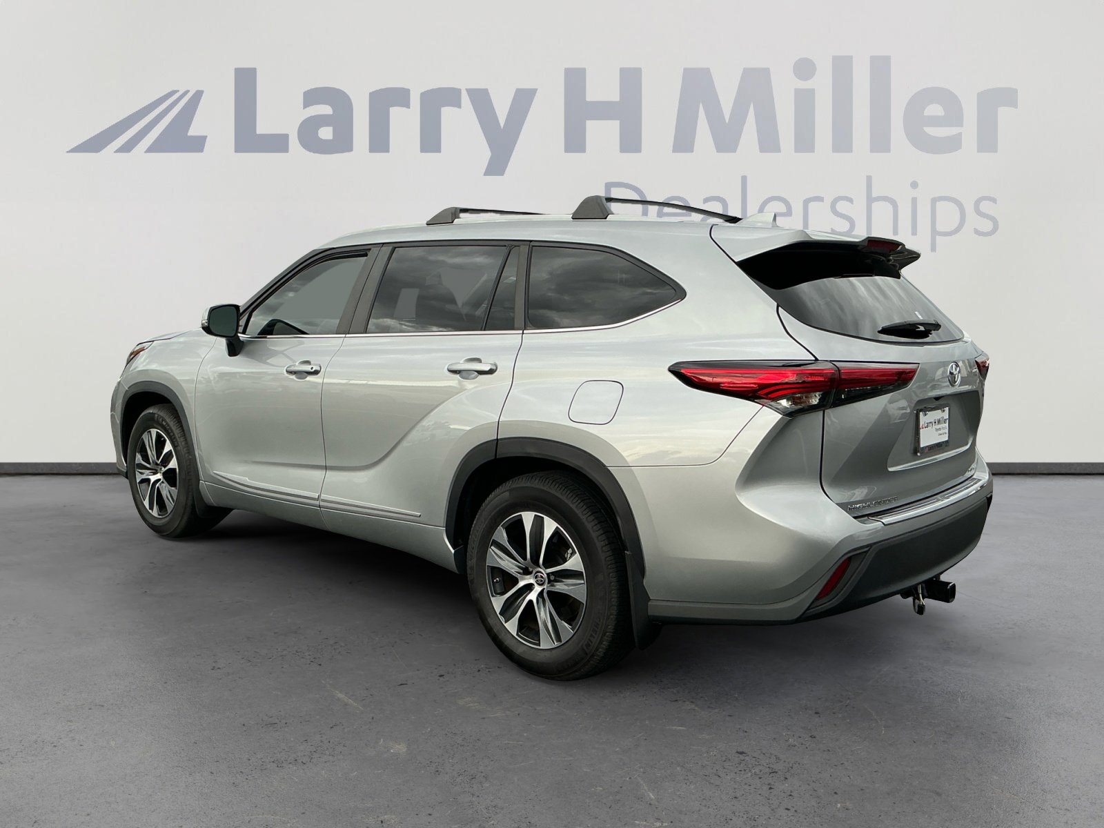 2023 Toyota Highlander XLE photo 3