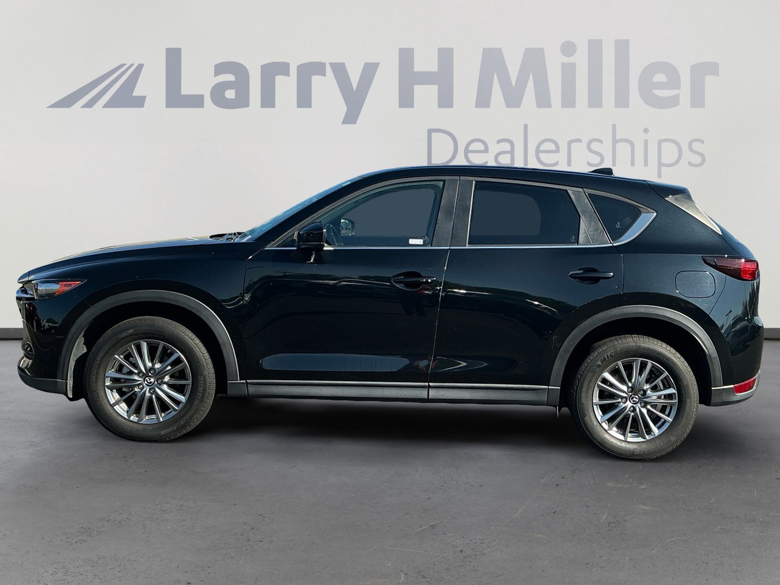 2017 Mazda CX-5 Touring photo 2