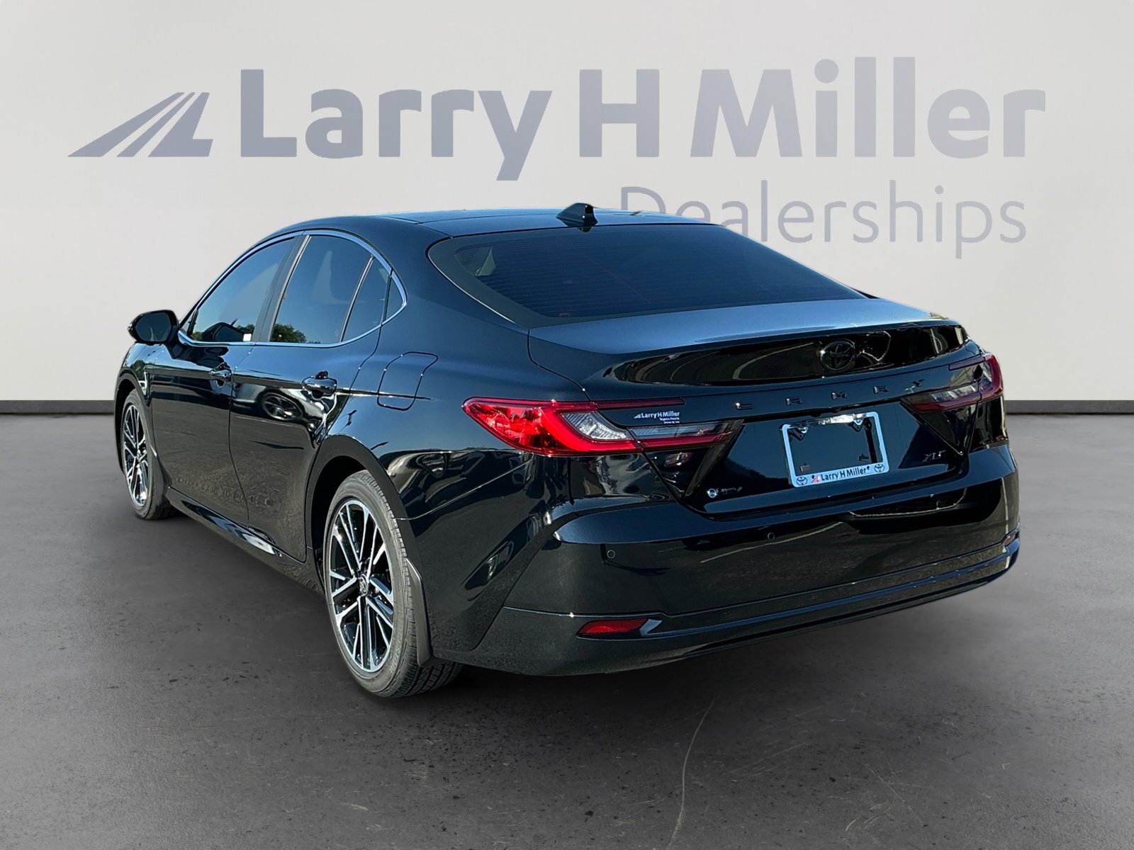 2025 Toyota Camry XLE photo 3