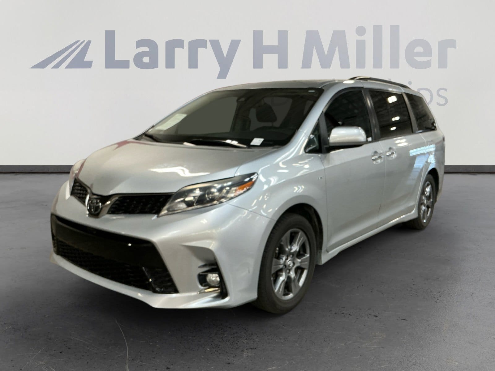 2019 Toyota Sienna SE Premium V6 7-Passenger AWD's photo