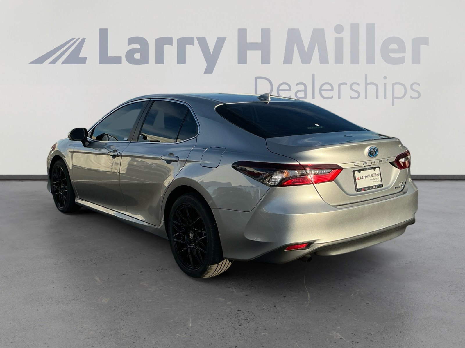 2023 Toyota Camry LE photo 3