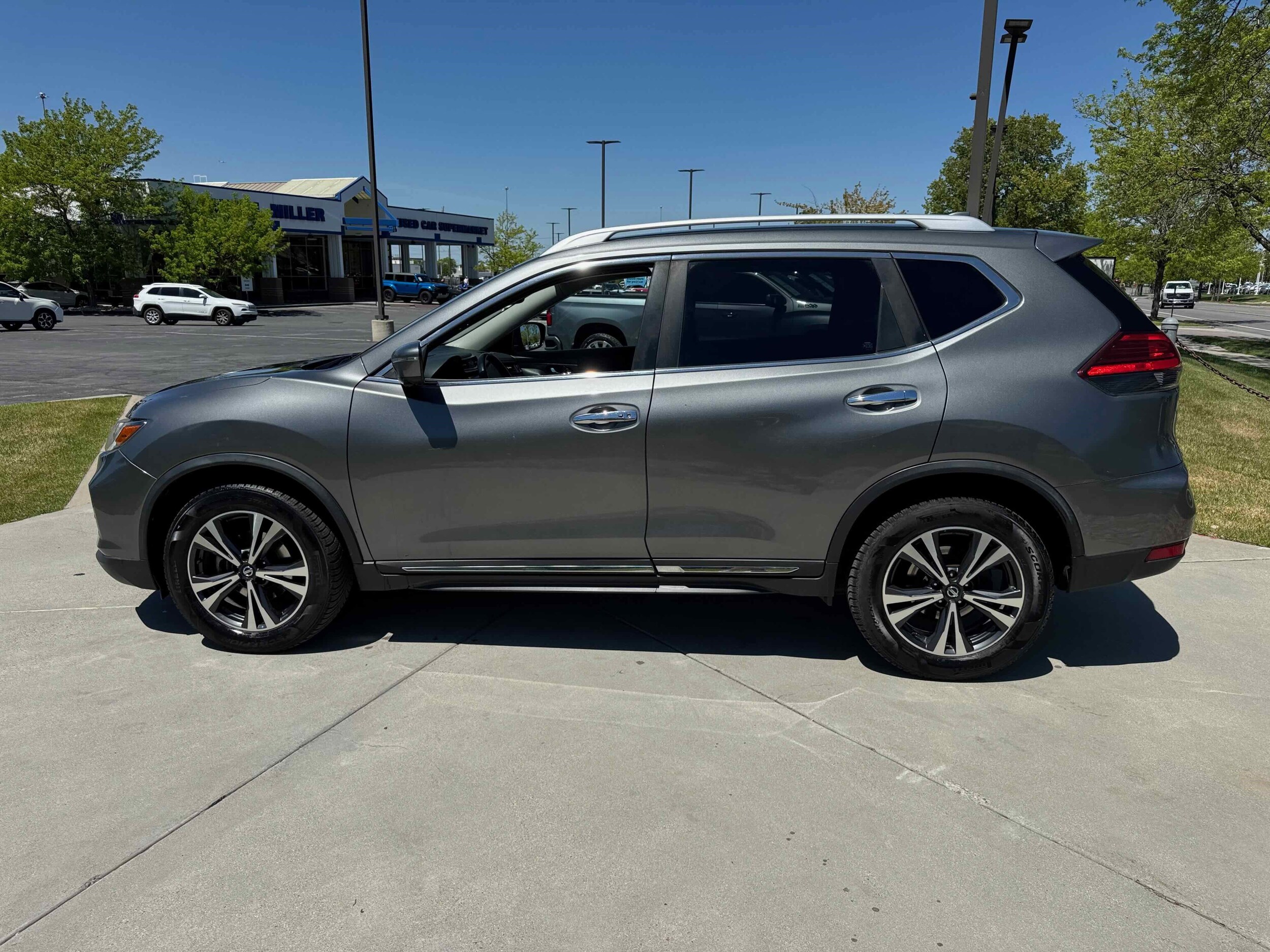 2017 Nissan Rogue SL photo 3