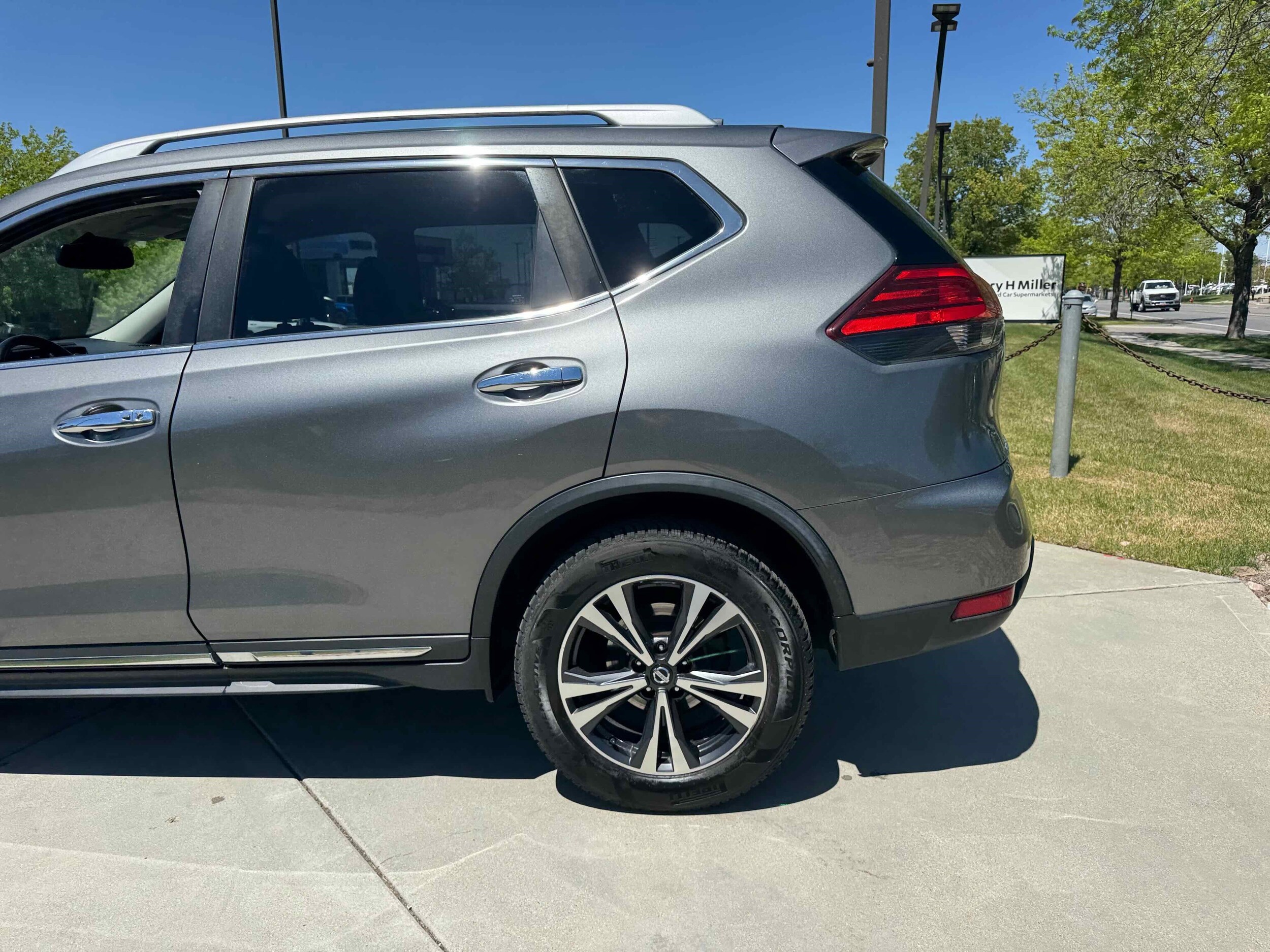 2017 Nissan Rogue SL photo 4
