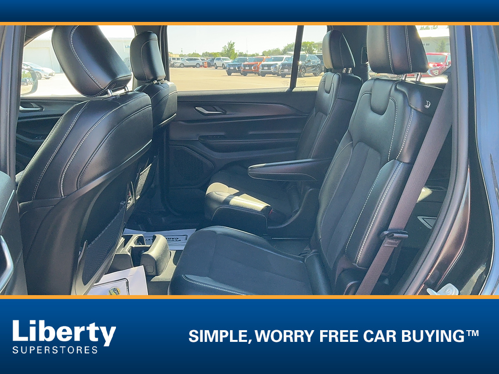Used 2023 Jeep Grand Cherokee L Laredo SUV
