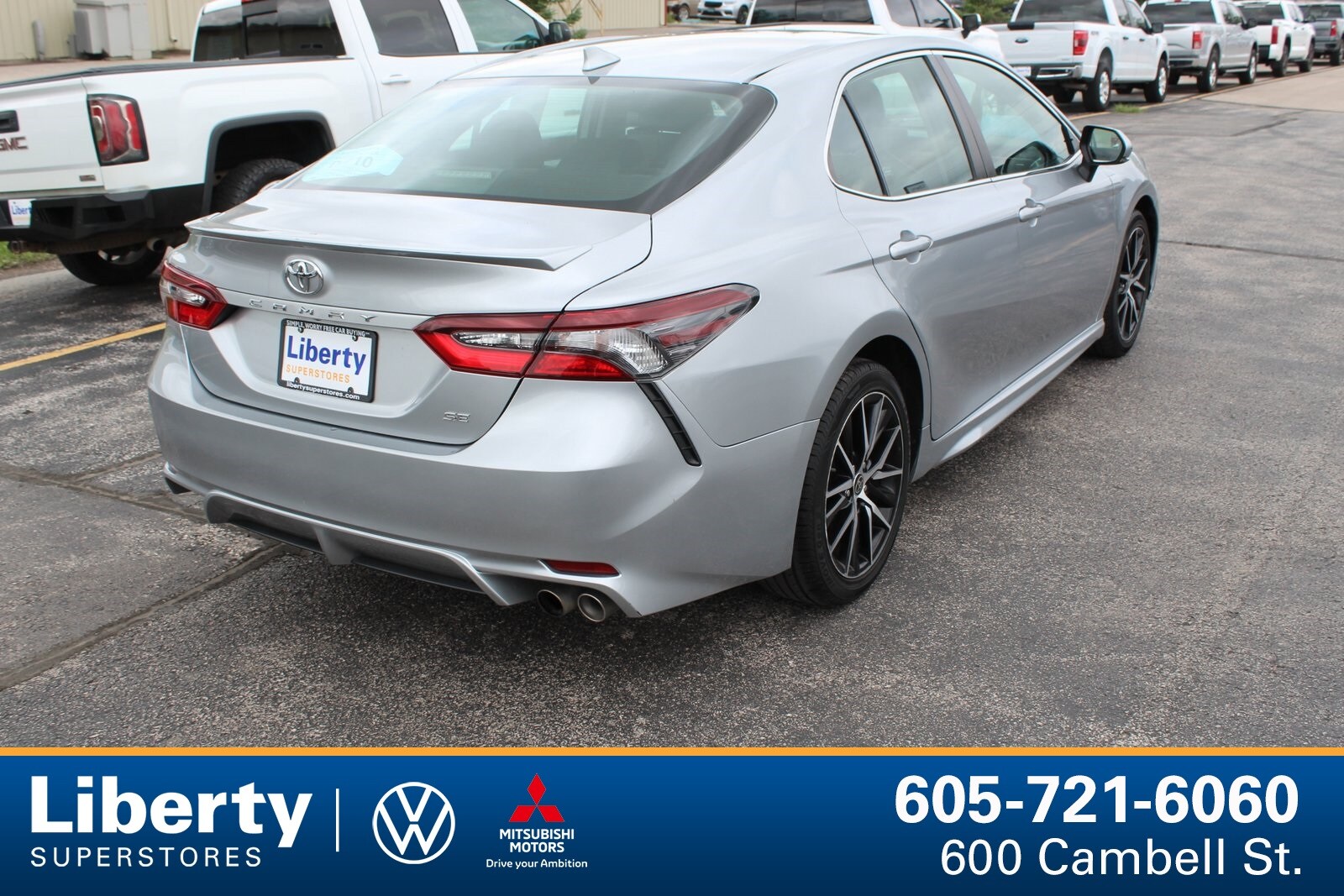2022 Toyota Camry SE photo 3