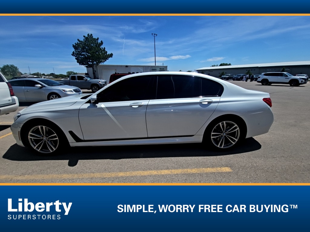 2016 BMW 7 Series 750i xDrive's photo