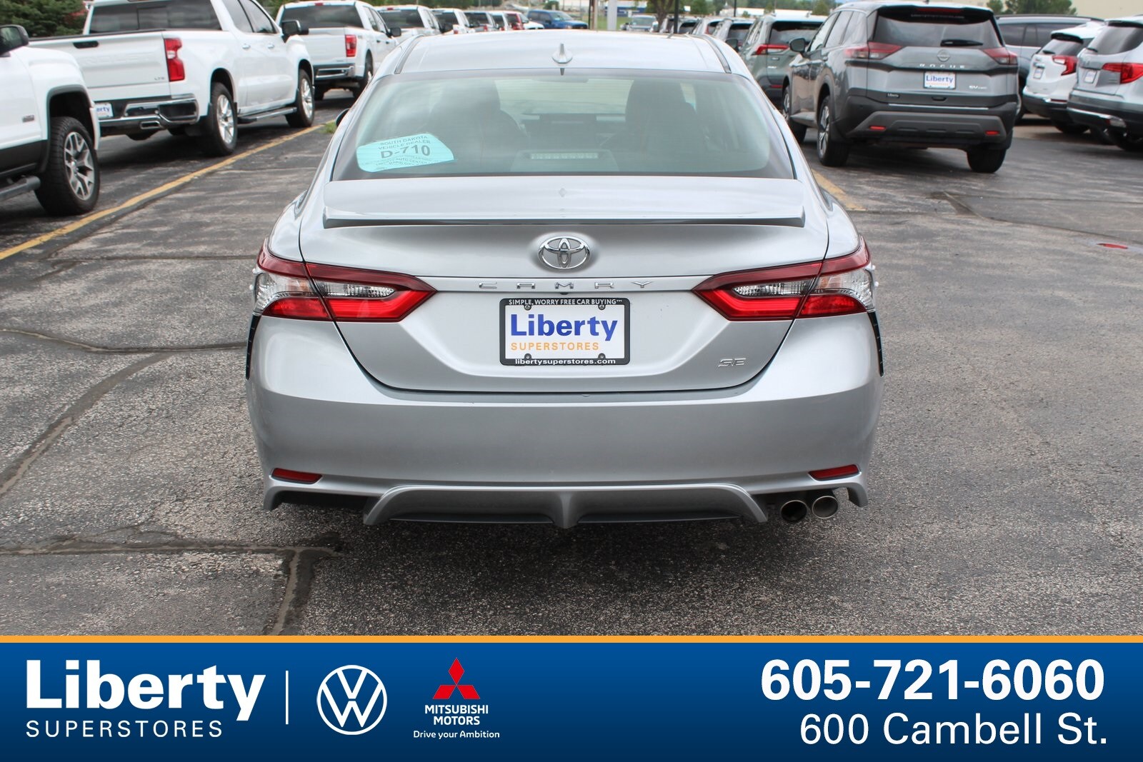 2022 Toyota Camry SE photo 4
