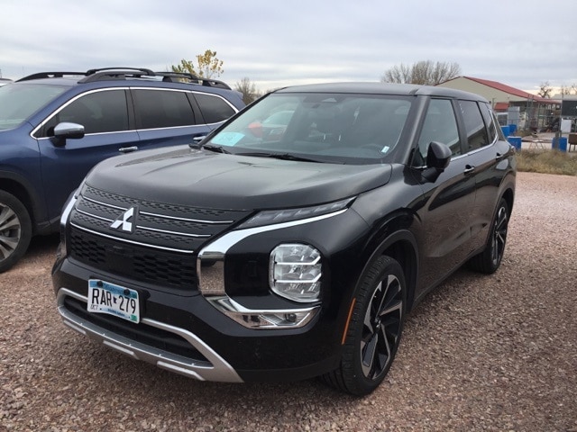 2024 Mitsubishi Outlander SE's photo