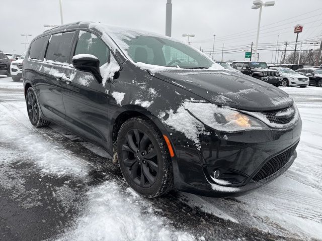 2019 Chrysler Pacifica Touring L Plus's photo