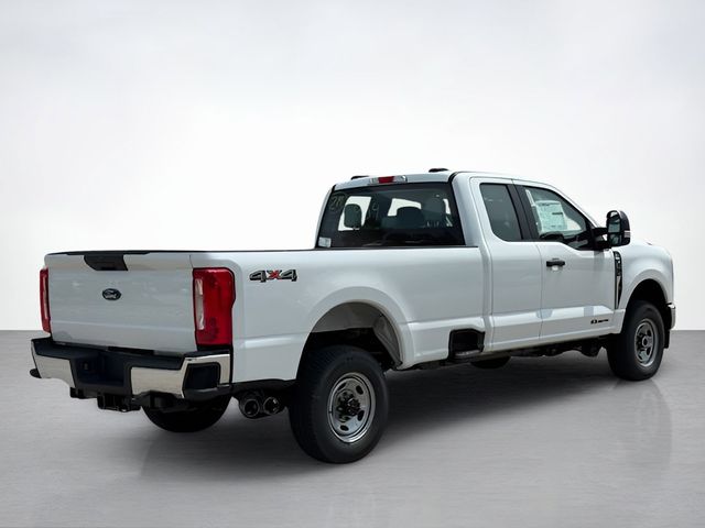 2025 Ford F-350 photo 3