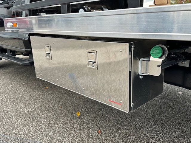 2024 Ford F-550 Super Duty Chassis Cab XLT - Photo 31