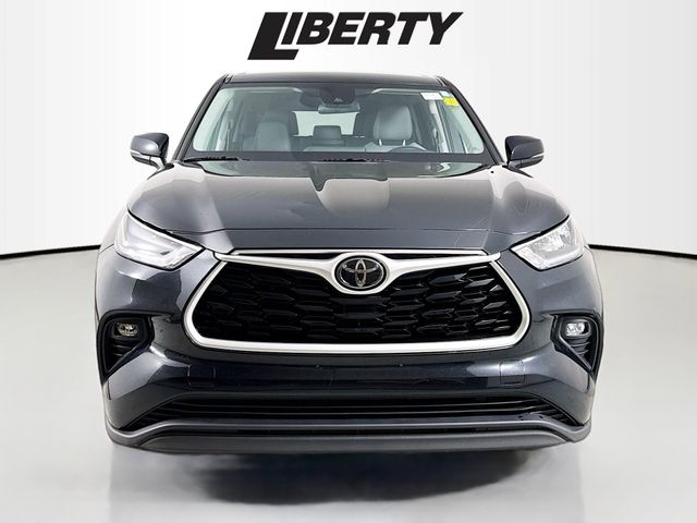 Used 2020 Toyota Highlander LE with VIN 5TDBZRBHXLS512307 for sale in Brunswick, OH